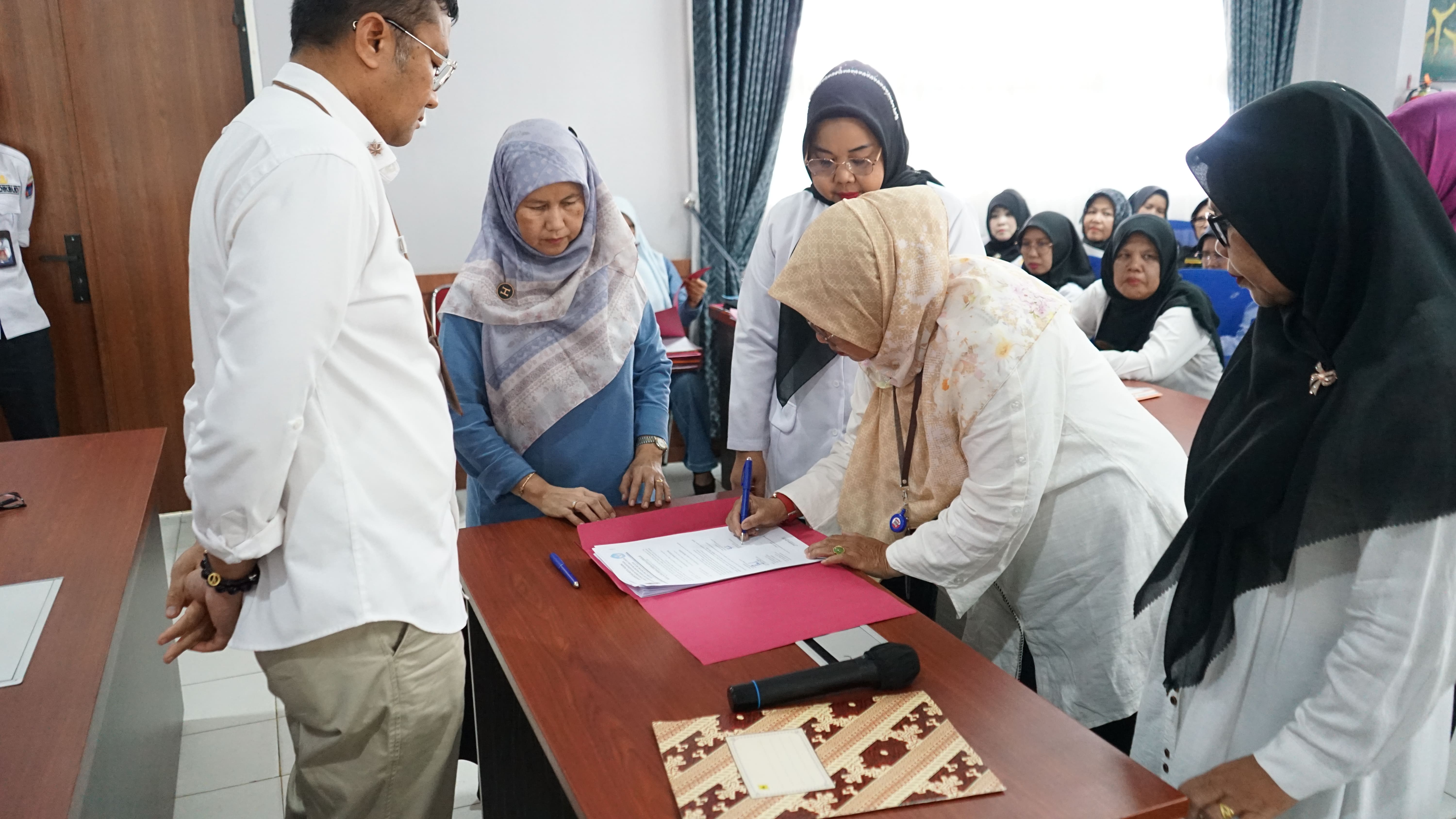Serah Terima Jabatan Kepala Sekolah SD dan SMP di Lingkungan Pemerintah Kota Padang